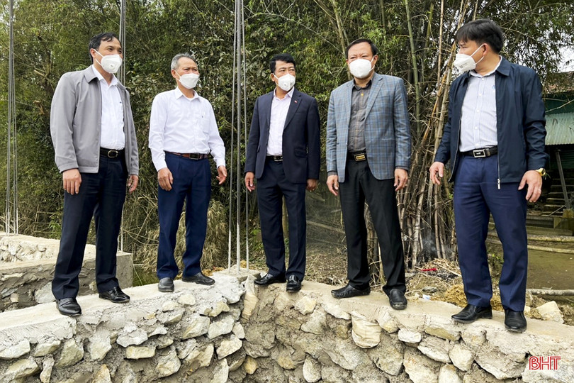 Tập trung nhân lực, đẩy nhanh tiến độ xây dựng nhà ở cho người dân làng vạn chài thôn Tiền Phong