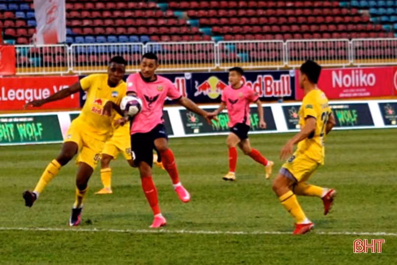 Hồng Lĩnh Hà Tĩnh có điểm số đầu tiên sau lượt 2 V.League 2022