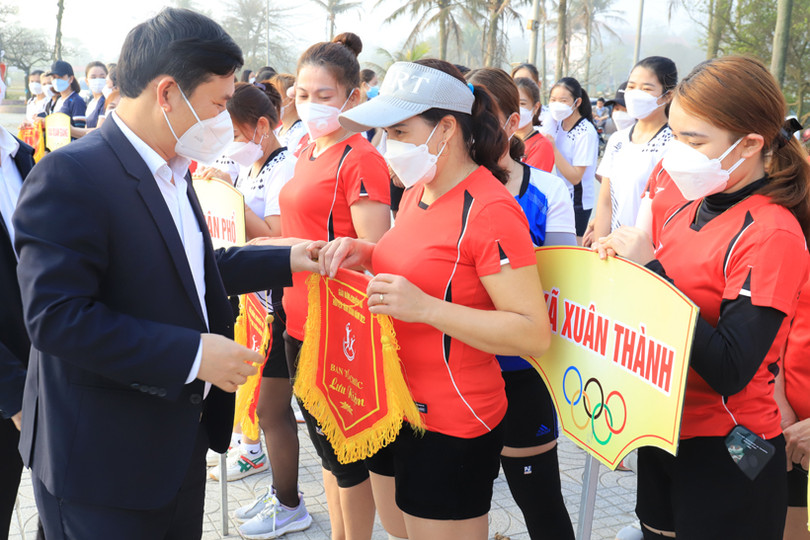 17 đội tranh tài Giải Bóng chuyền nữ huyện Nghi Xuân