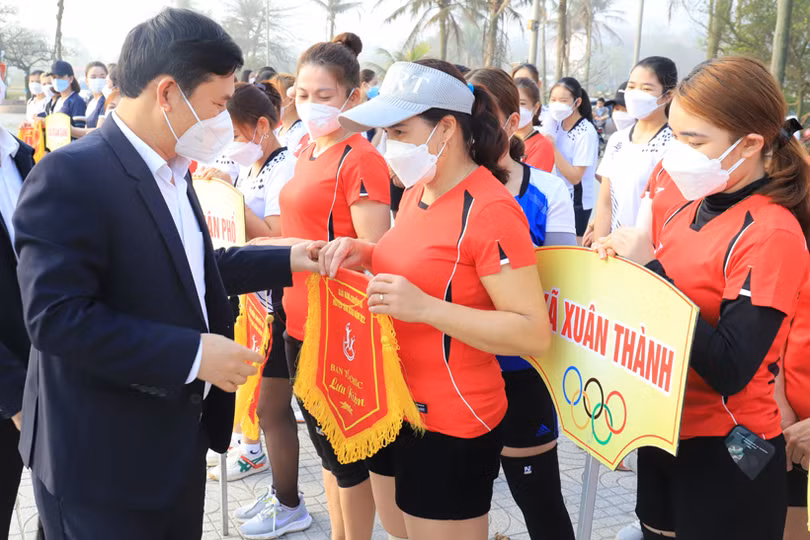 17 đội tranh tài Giải Bóng chuyền nữ huyện Nghi Xuân