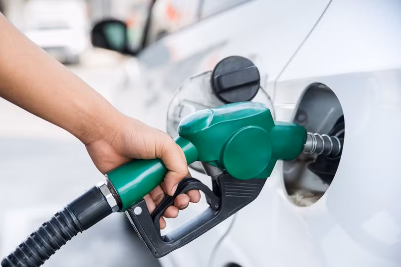 Cách đổ xăng xe ô tô tránh phí tiền