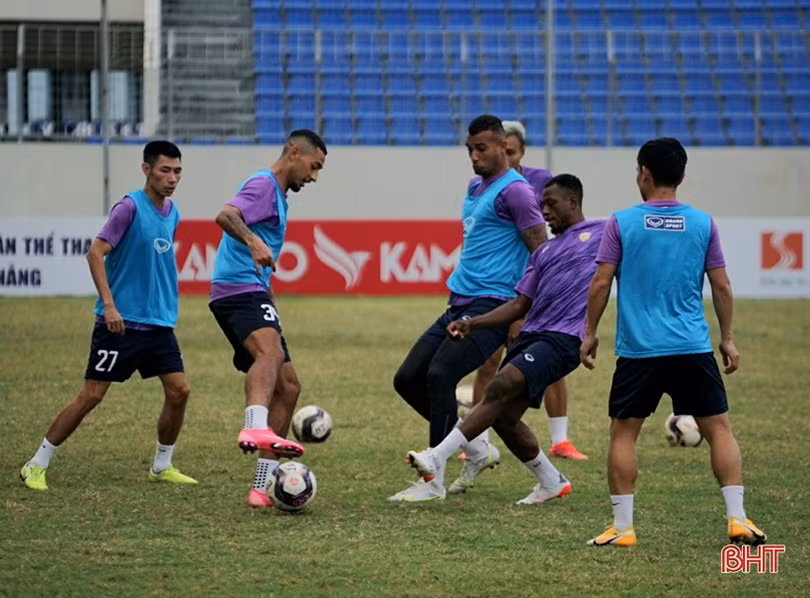 Hồng Lĩnh Hà Tĩnh có ngoại binh mới trong ngày tiếp cận sân Hòa Xuân