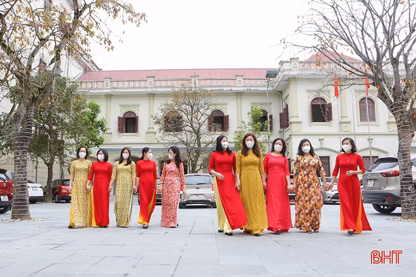 Phụ nữ Hà Tĩnh háo hức hưởng ứng “Tuần lễ Áo dài”