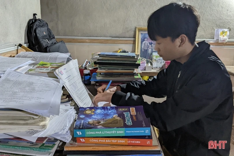 Nam sinh miền núi vượt lên hoàn cảnh khó khăn, học giỏi