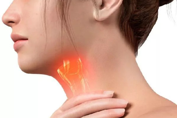Đau rát họng nghi do mắc COVID-19 cần phải làm gì?