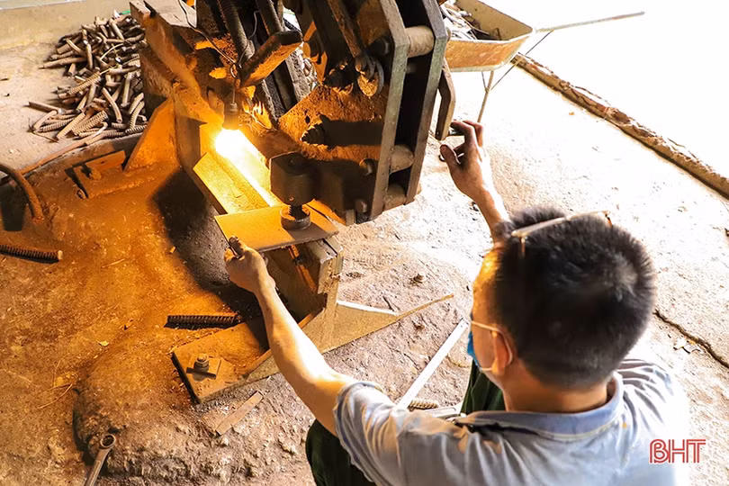 Ngọn lửa rèn cháy mãi...