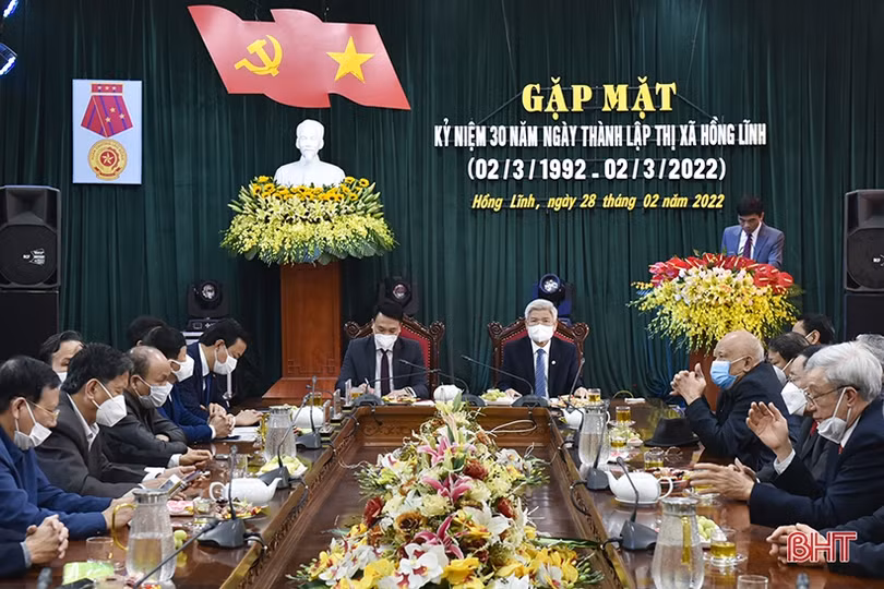Gặp mặt kỷ niệm 30 năm ngày thành lập TX Hồng Lĩnh