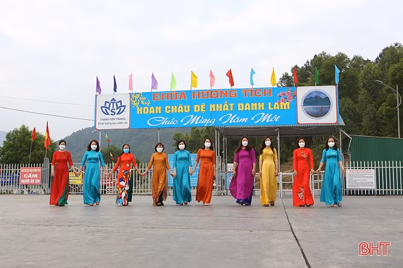 Phụ nữ Hà Tĩnh háo hức hưởng ứng “Tuần lễ Áo dài”