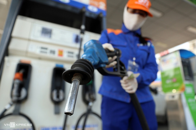 Dự kiến giảm thuế bảo vệ môi trường 1.000 đồng trên mỗi lít xăng
