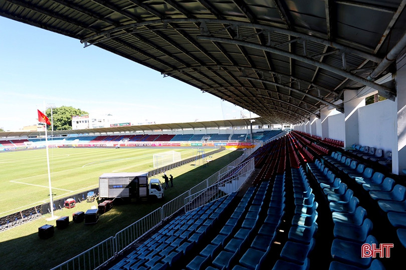 Cầu thủ Hồng Lĩnh Hà Tĩnh làm quen sân Pleiku, chuẩn bị cho lượt trận vòng 2 V.League 2022