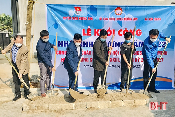 Hỗ trợ 50 triệu đồng xây nhà tình nghĩa cho học sinh nghèo ở Hương Sơn