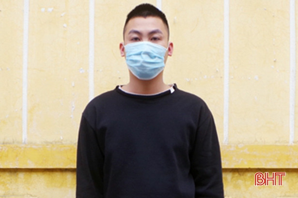 Bắt thanh niên làng tàng trữ ma túy đá ở Cẩm Xuyên