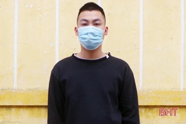 Bắt thanh niên làng tàng trữ ma túy đá ở Cẩm Xuyên