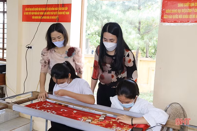 Nghề thêu ở Kỳ Lợi tạo việc làm, tăng thu nhập