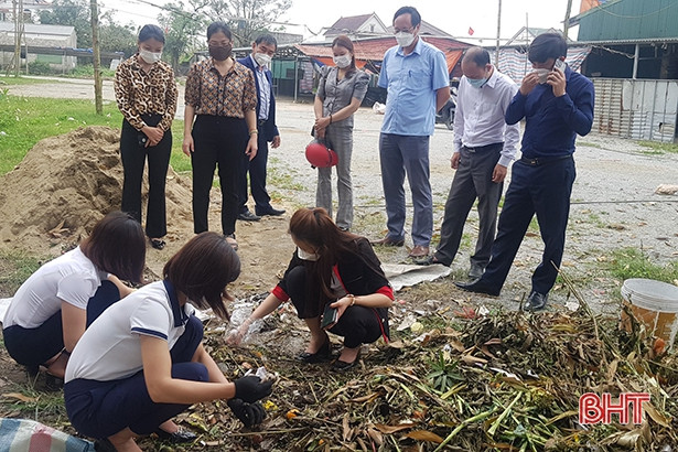 Chợ đầu tiên ở Cẩm Xuyên xử lý rác làm phân vi sinh