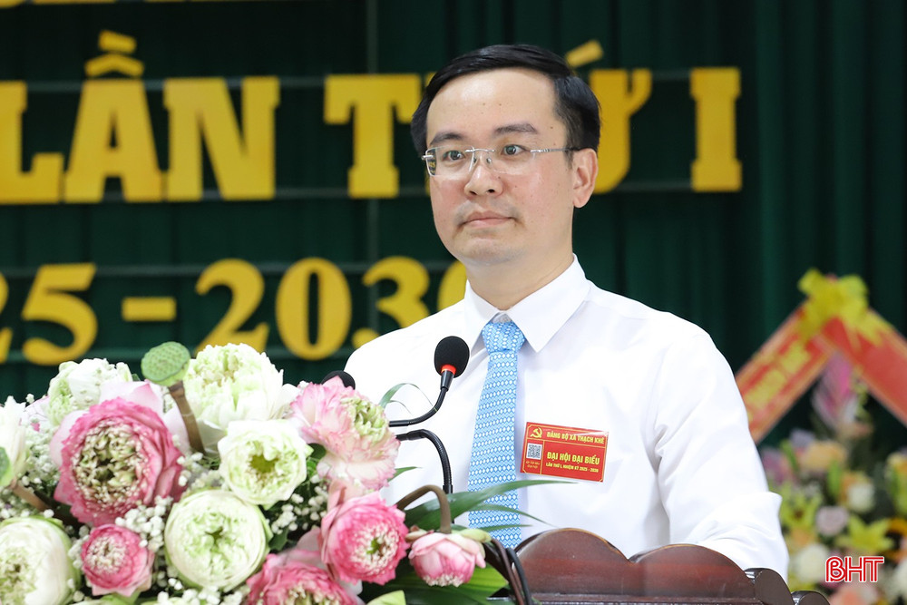 Bí thư Đảng ủy - Chủ tịch HĐND xã Thạch Khê Nguyễn Hoài Nam trình bày dự thảo báo cáo chính trị. bqbht_br_dai-hoi-thach-khe-3.jpg
