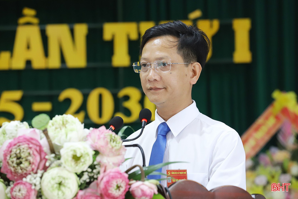 Phó Bí thư Đảng ủy - Chủ tịch UBND xã Thạch Khê Trần Quang Hưng trình bày diễn văn khai mạc. bqbht_br_dai-hoi-thach-khe-5.jpg