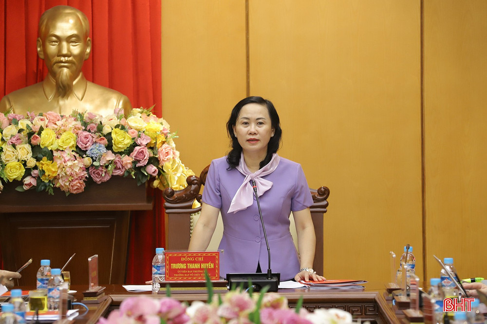 Trưởng ban Tổ chức Tỉnh ủy Trương Thanh Huyền kết luận hội nghị. Trưởng ban Tổ chức Tỉnh ủy Trương Thanh Huyền kết luận hội nghị.