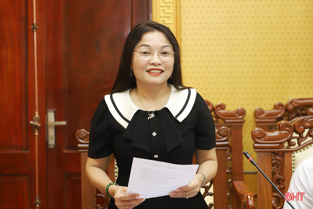 Phó Bí thư chuyên trách Đảng ủy UBND tỉnh Nguyễn Thị Hà Tân tham gia ý kiến tại hội nghị. Phó Bí thư chuyên trách Đảng ủy UBND tỉnh Nguyễn Thị Hà Tân tham gia ý kiến tại hội nghị.