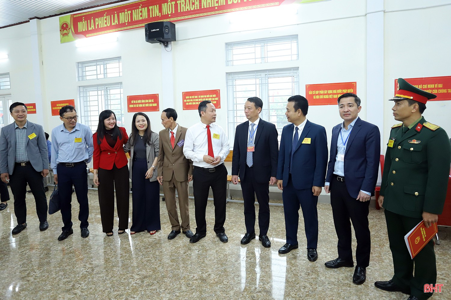 bqbht_br_chu-tich-kiem-tra-bo-phieu-6a.jpg