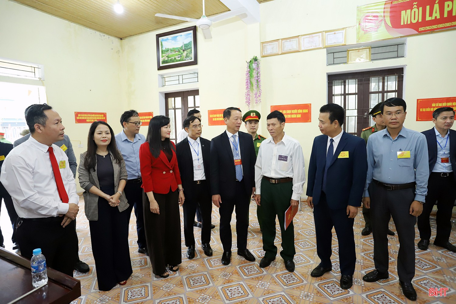 bqbht_br_chu-tich-kiem-tra-bo-phieu-6.jpg