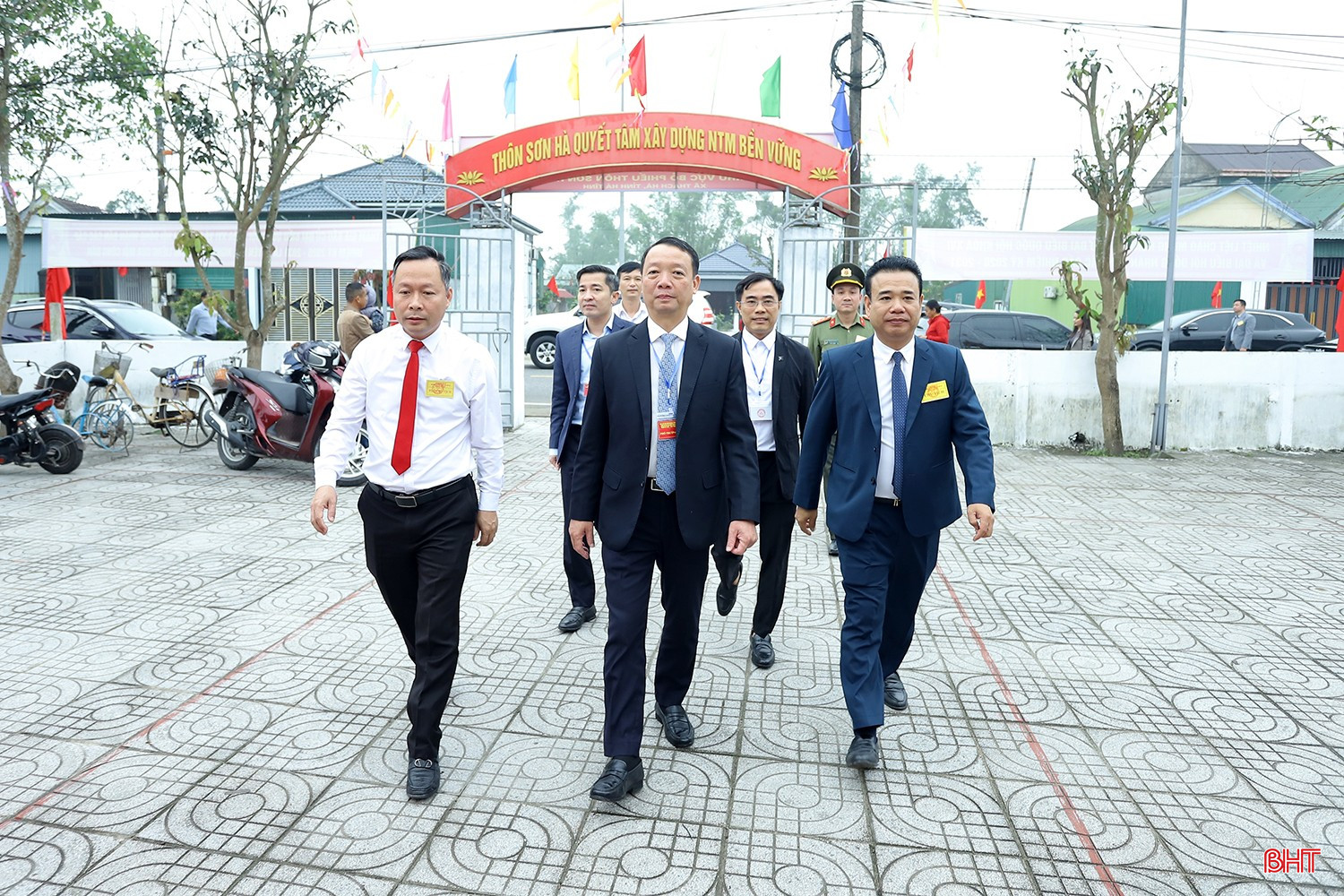 bqbht_br_chu-tich-kiem-tra-bo-phieu-9.jpg