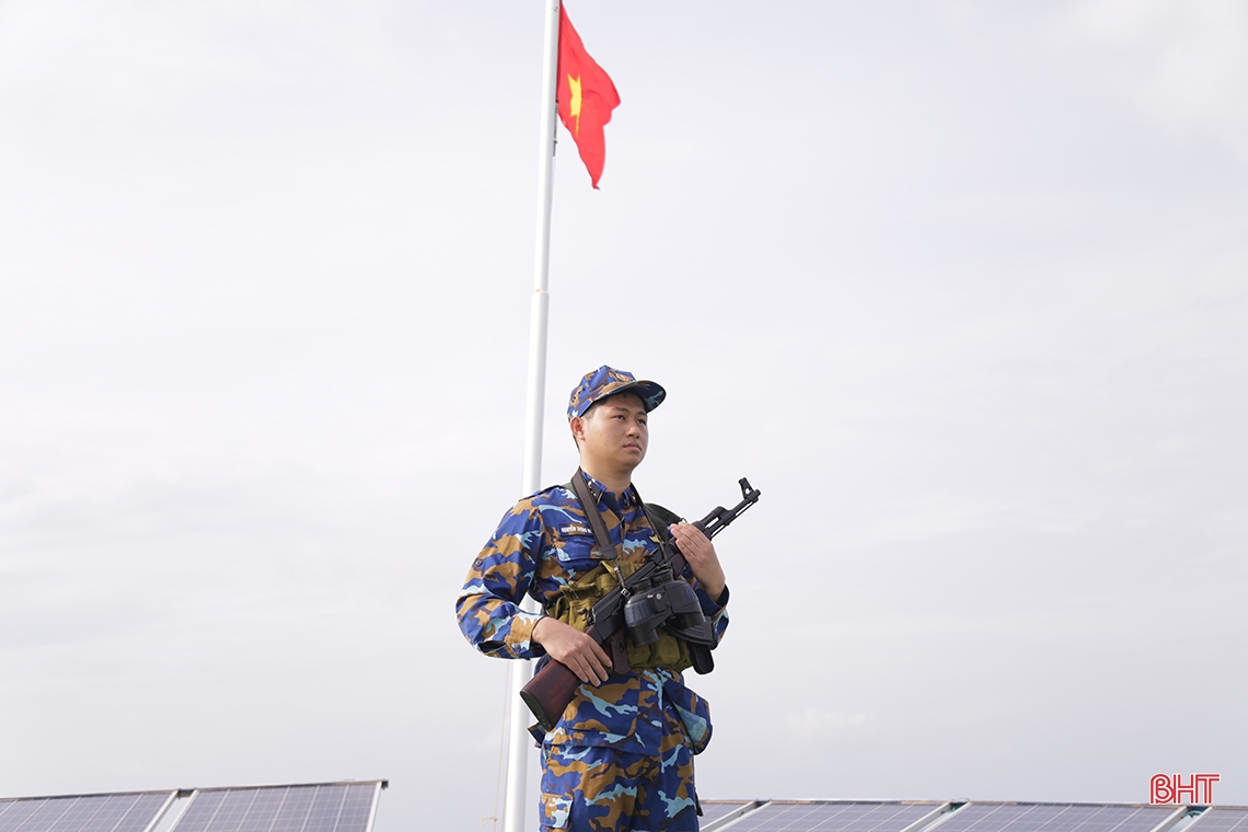 Đón xuân trên những “pháo đài thép” giữa biển trời Tổ quốc (bài 1): Kể chuyện vượt sóng gió mang tết đến nhà giàn DK1
