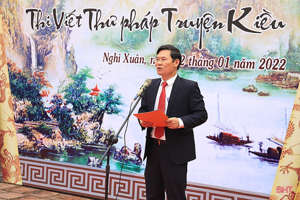 Nghi Xuân khai mạc Triển lãm Hội họa Truyện Kiều và Thi viết thư pháp Truyện Kiều