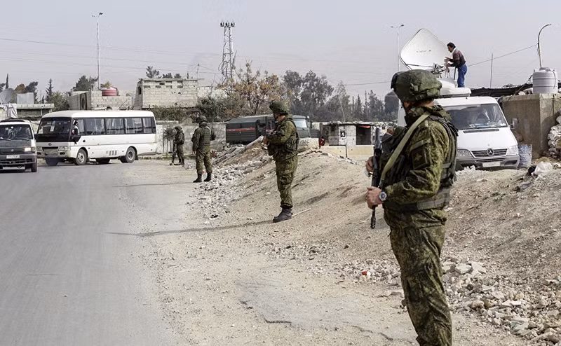 hinh anh dan thuong so tan qua hanh lang nhan dao o dong ghouta