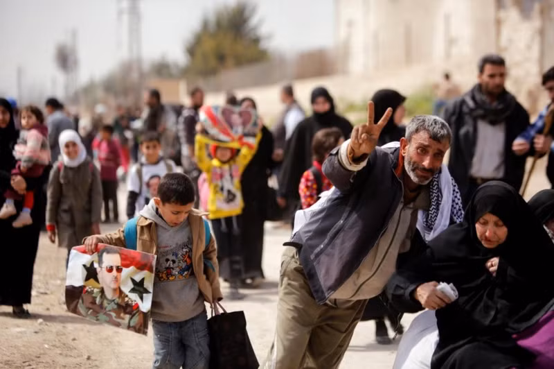 hinh anh nguoi dan syria lu luot so tan khoi vung chien su dong ghouta