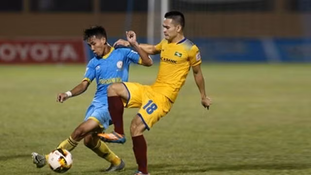 van duc lo duyen slna nhan trai dang ngay tren san nha
