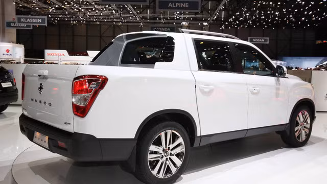 chi tiet ssangyong musso 2018 doi thu moi cua ford ranger
