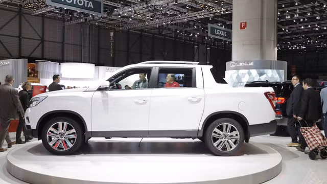 chi tiet ssangyong musso 2018 doi thu moi cua ford ranger