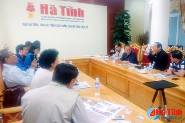 bao ha tinh trao doi kinh nghiem truyen thong voi doan bao chi thai lan