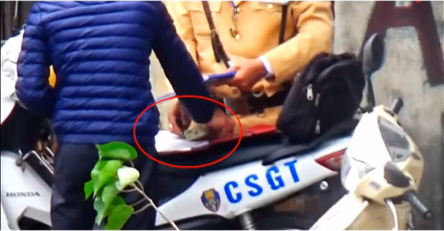 lanh dao csgt ha noi hop khan vu clip mai lo