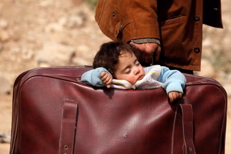 hinh anh nguoi dan syria lu luot so tan khoi vung chien su dong ghouta