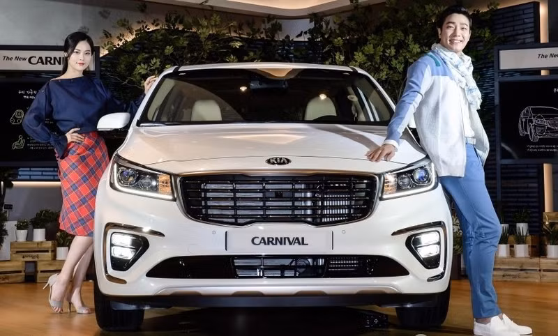 kia sedona 2019 ra mat co tuy chon 11 cho ngoi