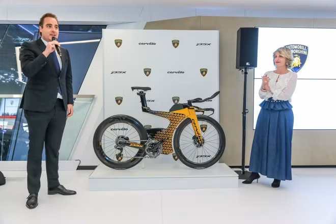 sieu pham hai banh gia hon 300 trieu cua lamborghini