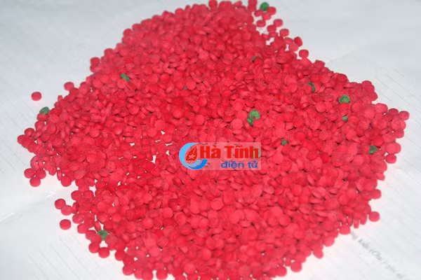 ha tinh bat doi tuong mang 3 200 vien hong phien tu lao qua cau treo