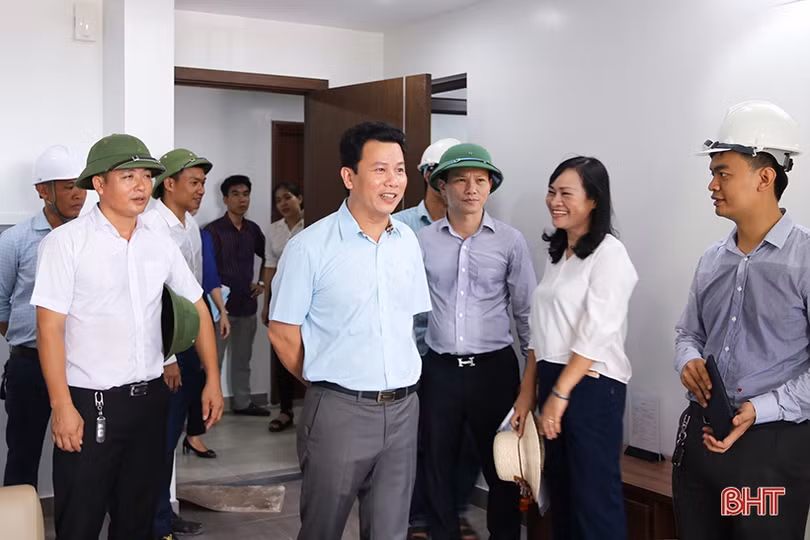 Chủ tịch UBND tỉnh Đặng Quốc Khánh: Gấp rút hoàn thành nâng cấp sân vận động trước 30/6