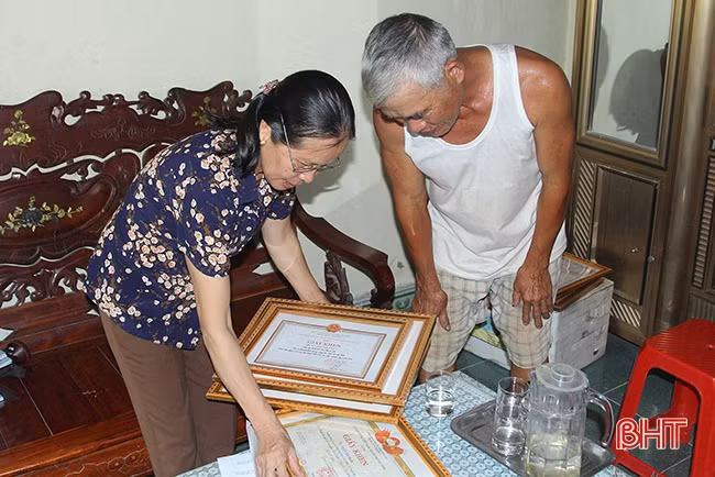 Bà bí thư “chân không chạm đất”