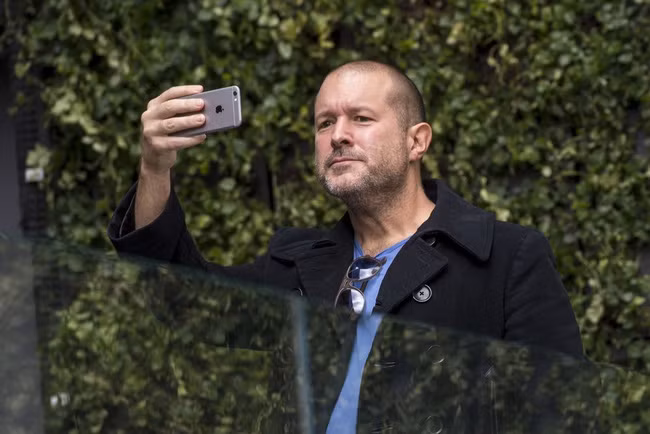 Apple mất liền 9 tỷ USD sau sự ra đi của “phù thủy” Jony Ive
