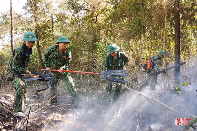 Hơn 1.300 cán bộ, chiến sỹ LLVT Hà Tĩnh dầm mình trong biển lửa