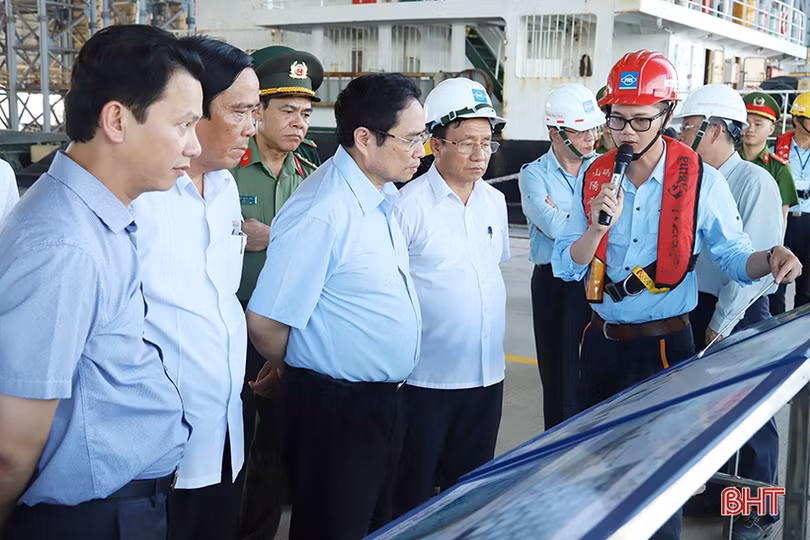 Trưởng ban Tổ chức Trung ương khảo sát nông thôn mới và KKT Vũng Áng