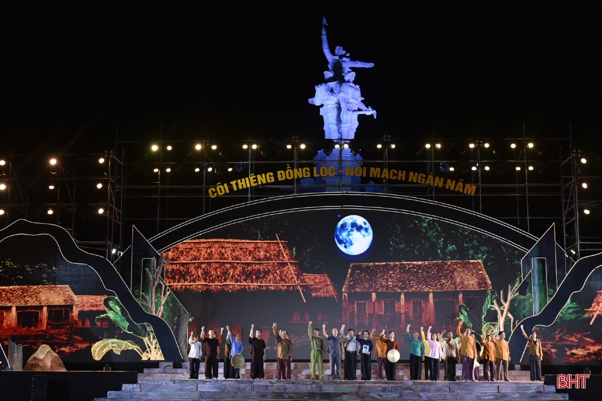 Phó Chủ tịch nước dự Chương trình nghệ thuật “Cõi thiêng Đồng Lộc - nối mạch ngàn năm