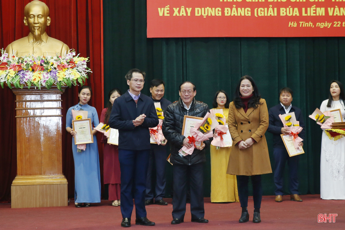 Hà Tĩnh trao thưởng 25 tác phẩm xuất sắc đạt Giải Búa liềm vàng cấp tỉnh năm 2020