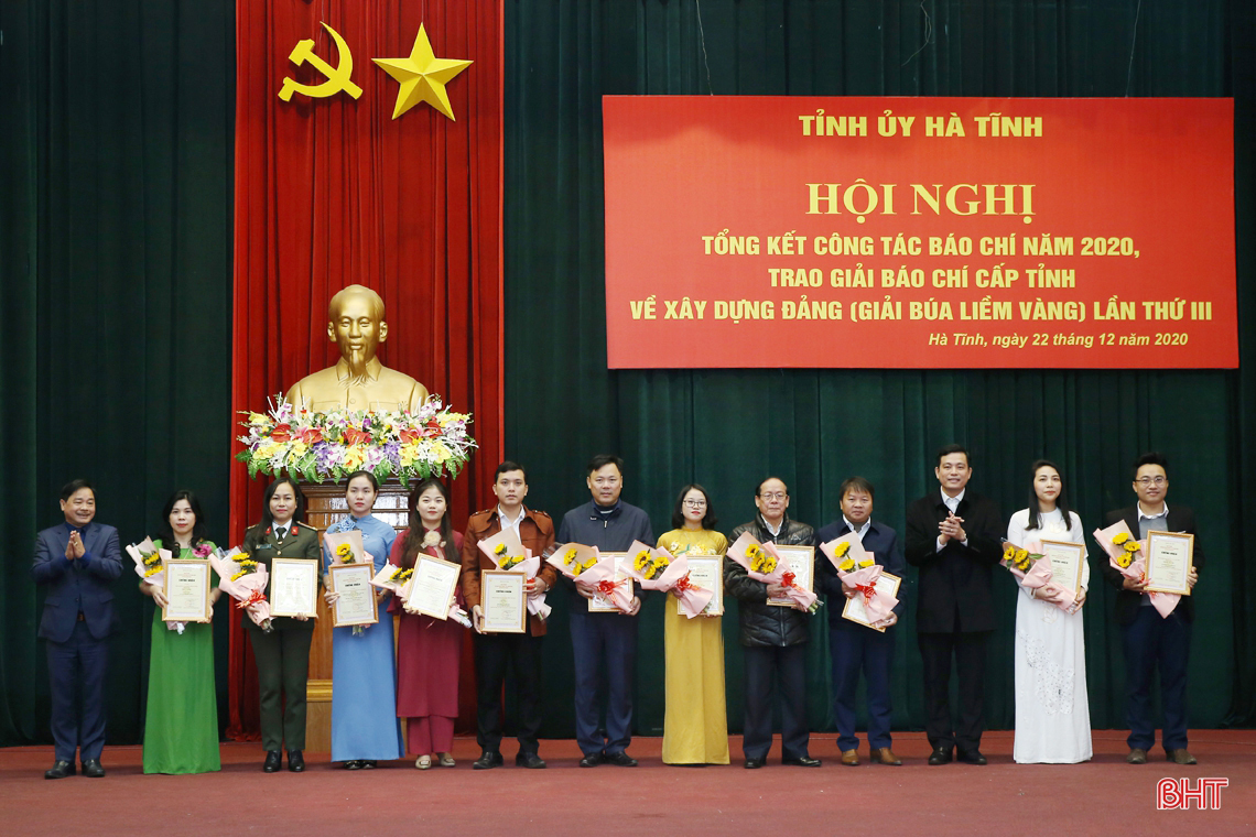 Hà Tĩnh trao thưởng 25 tác phẩm xuất sắc đạt Giải Búa liềm vàng cấp tỉnh năm 2020