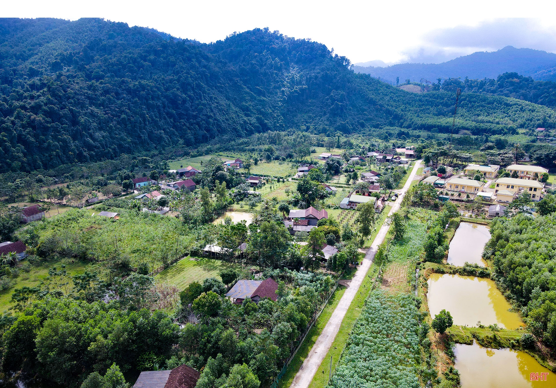 Bí thư chi bộ người gốc Lào tâm huyết xây dựng khu dân cư kiểu mẫu giữa đại ngàn