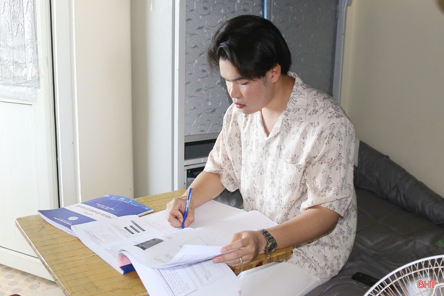 Sự hỗ trợ của tỉnh Hà Tĩnh đã giúp Outhai Chanthakhin có yên tâm, nỗ lực học tập tốt. bqbht_br_z6976311086799-182bc972cf31b6d423b1f5be326cd43b.jpg