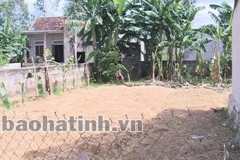 Khu vực sản xuất nấm của chị Thuận giờ chỉ còn bãi đất trống.